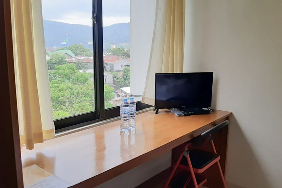 RedDoorz plus @ Bitung City Center