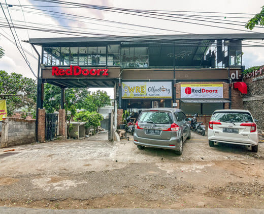 RedDoorz Plus near Akademi Kepolisian Semarang 3