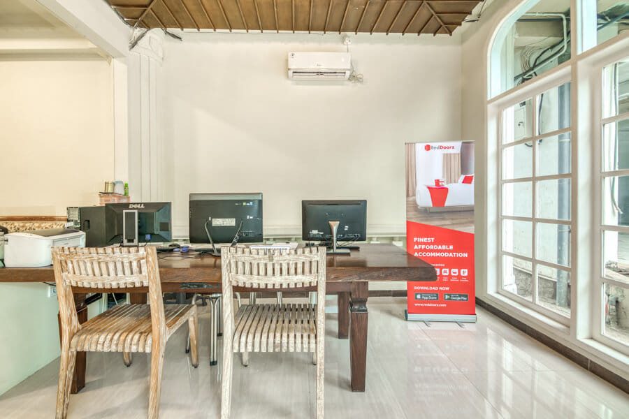 RedDoorz Plus near Akademi Kepolisian Semarang 3