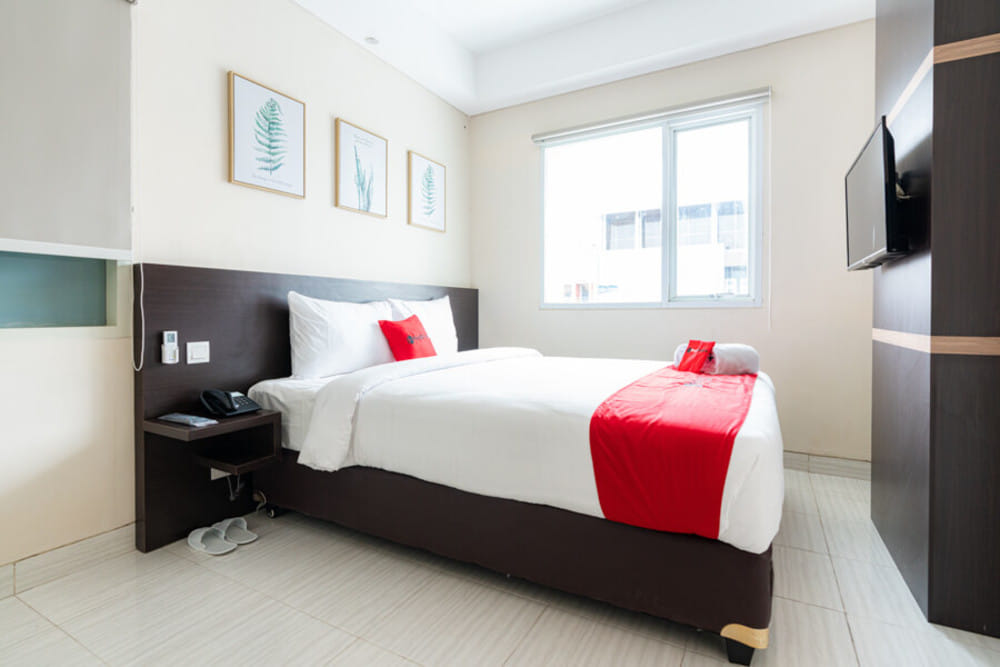 RedDoorz Deluxe Room