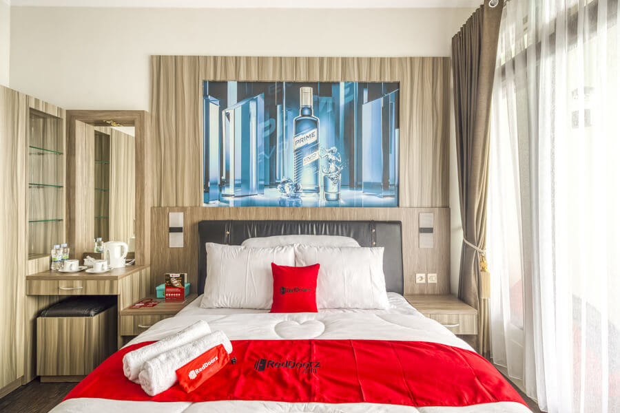 RedDoorz Plus near Gembira Loka Zoo 2
