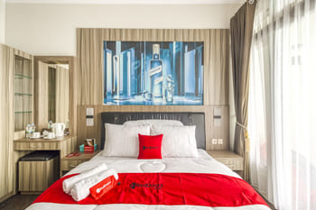 RedDoorz Plus near Gembira Loka Zoo 2