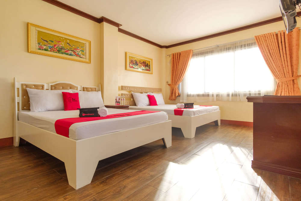RedDoorz Family Room