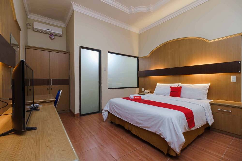RedDoorz Room