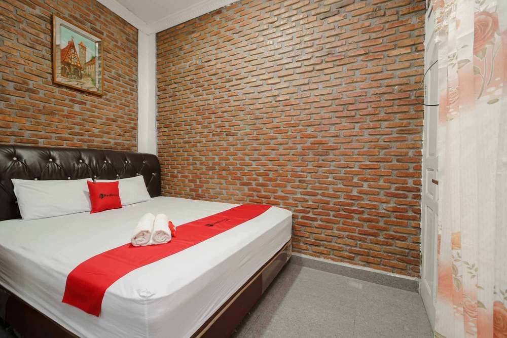 RedDoorz Room