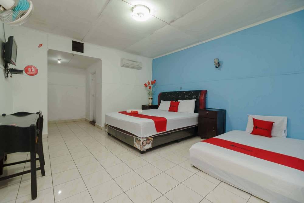 RedDoorz Family Room