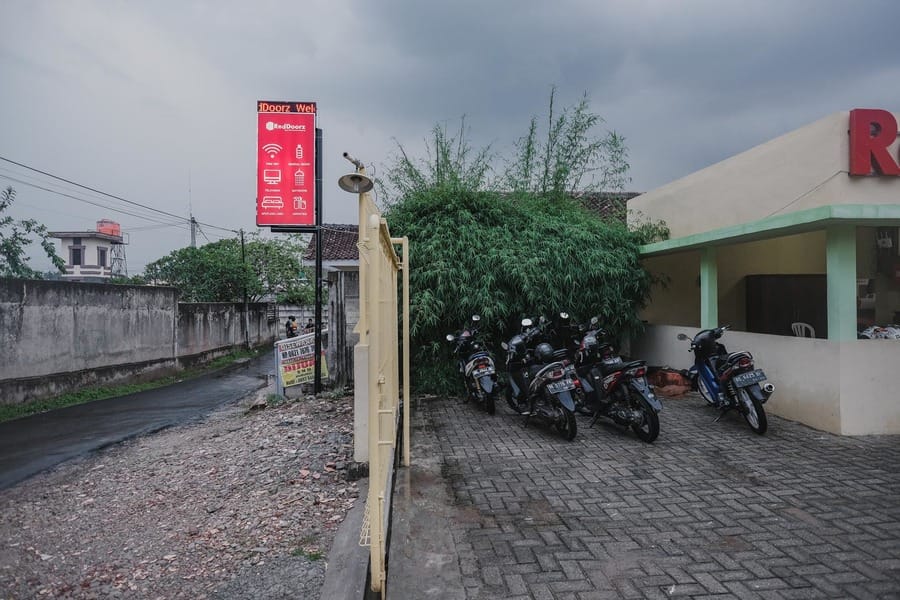 RedDoorz near RS Imanuel