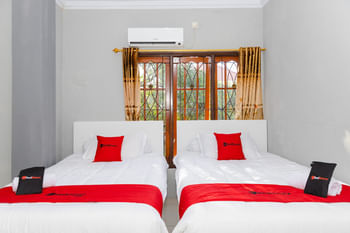 RedDoorz plus near Transmart Kairagi Dua manado