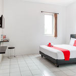 RedDoorz Plus near Galaxy Mall 