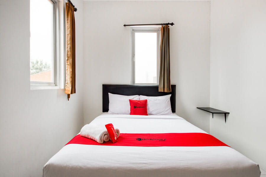 RedDoorz Plus near Galaxy Mall 