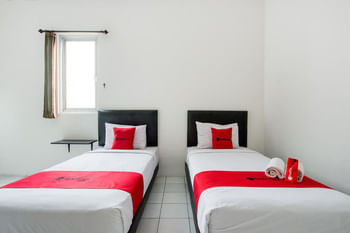 RedDoorz Plus near Galaxy Mall 