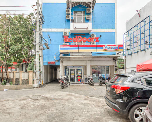 RedDoorz Plus near Galaxy Mall 