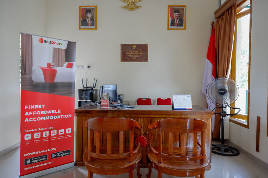 RedDoorz near Stadion 45 Karanganyar