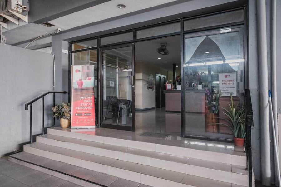 RedDoorz near ITC Cempaka Mas