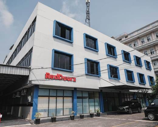 RedDoorz near ITC Cempaka Mas