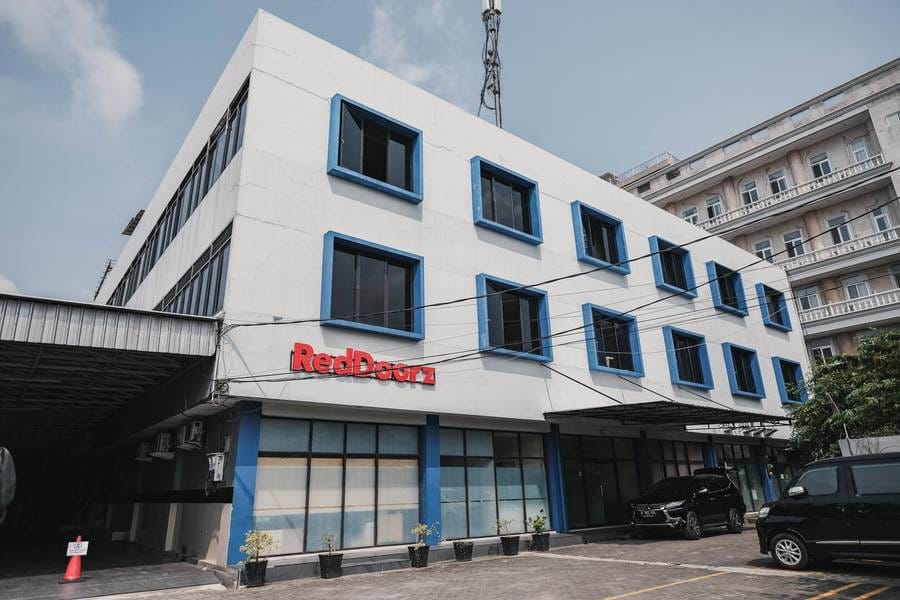 RedDoorz near ITC Cempaka Mas