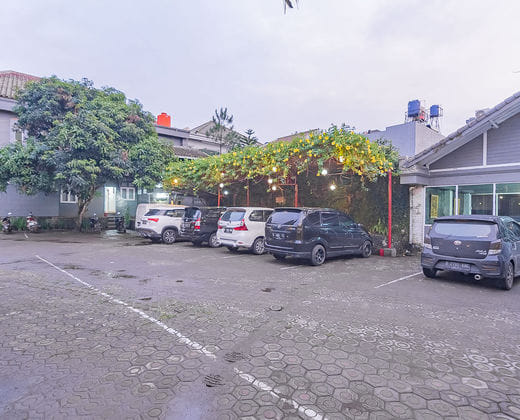 RedDoorz Plus @ Otista Garut