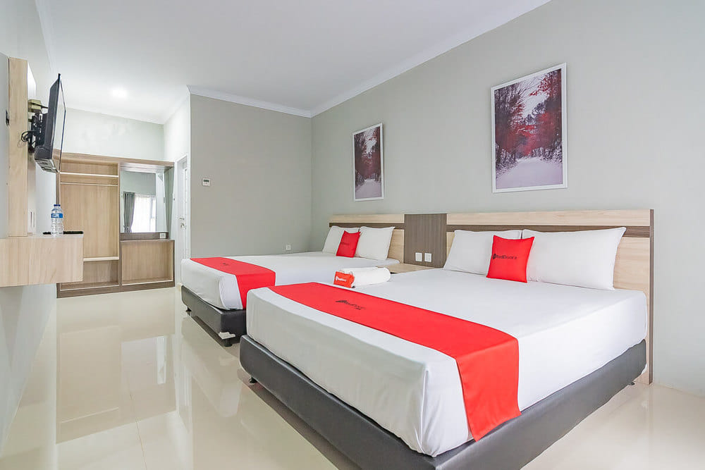 RedDoorz Family Room