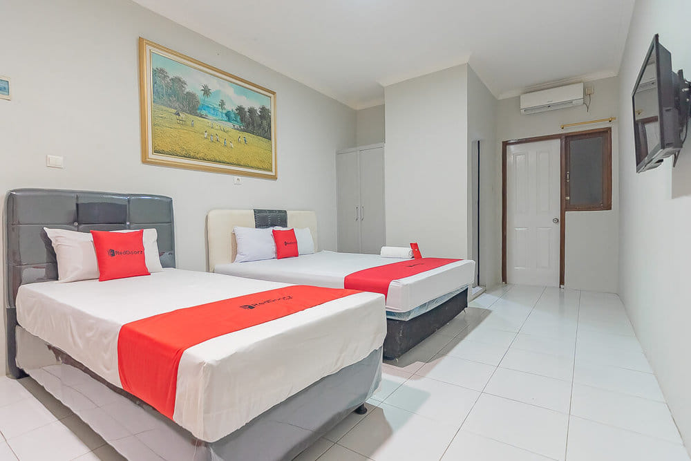RedDoorz Family Room