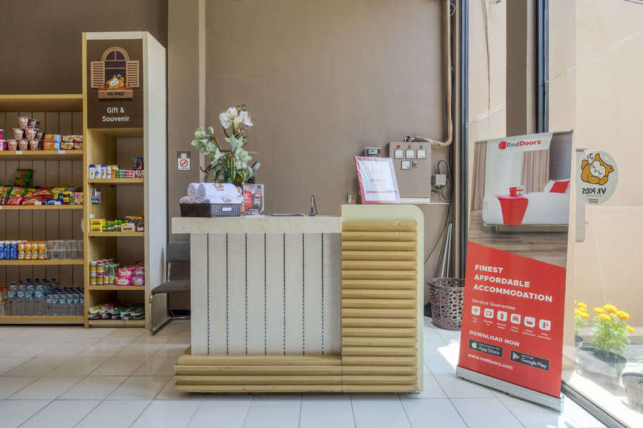 RedDoorz Hostel near Malang Train Station 3.