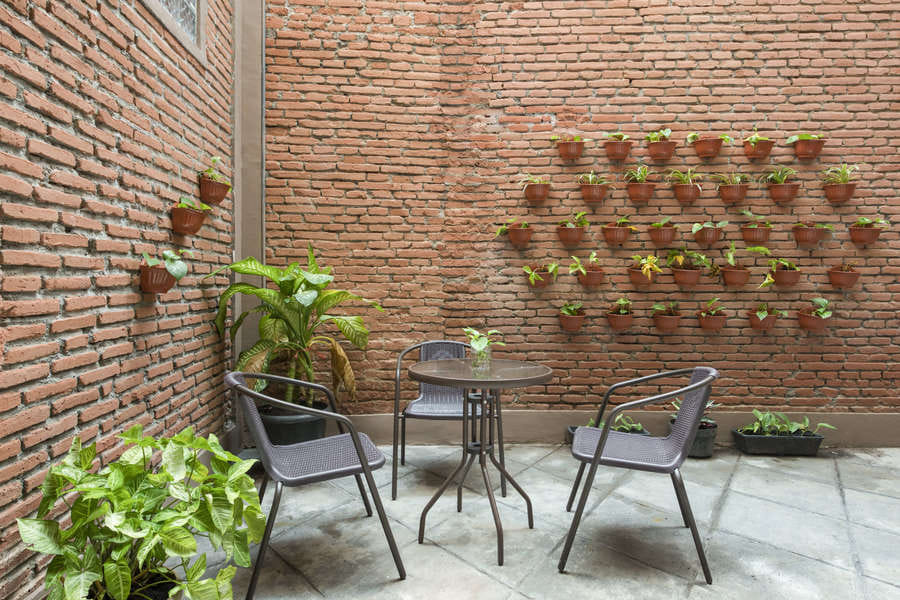 RedDoorz Hostel near Malang Train Station 3.