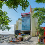 RedDoorz Plus near Hotel Benua Kendari