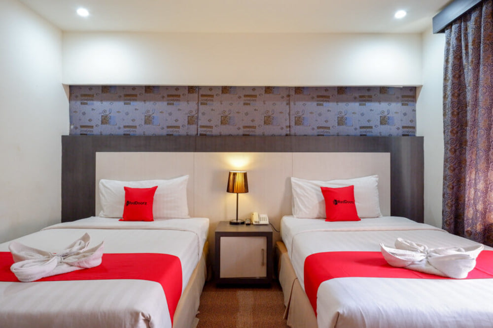 RedDoorz Deluxe Twin Room