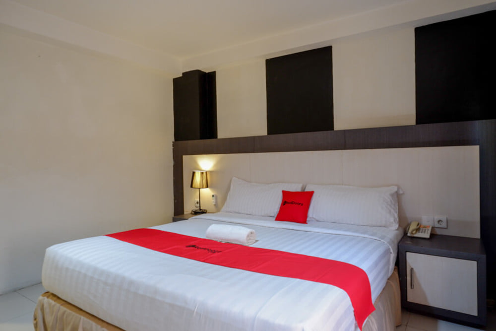 RedDoorz Superior Room