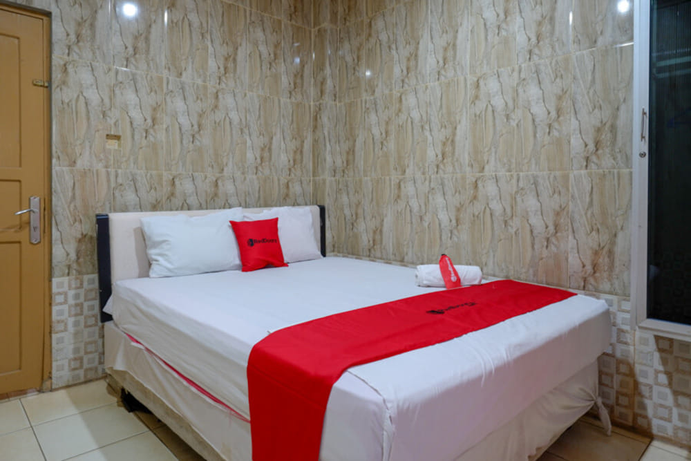 RedDoorz Room