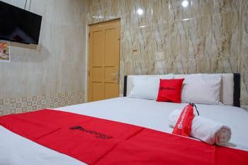 RedDoorz near Kendari Beach 2