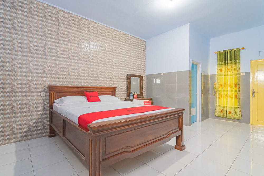 RedDoorz Deluxe Room