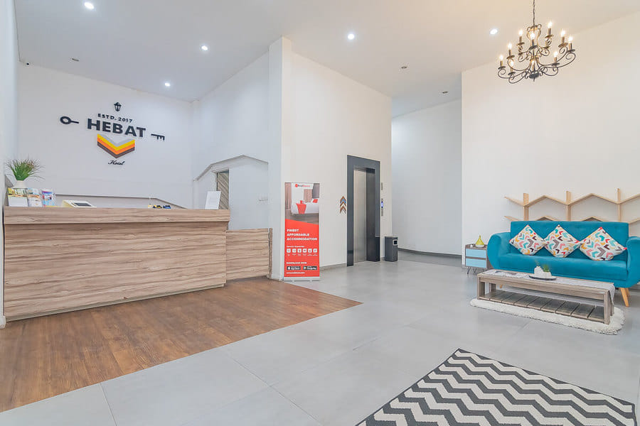 RedDoorz Premium @ HOTEL HEBAT