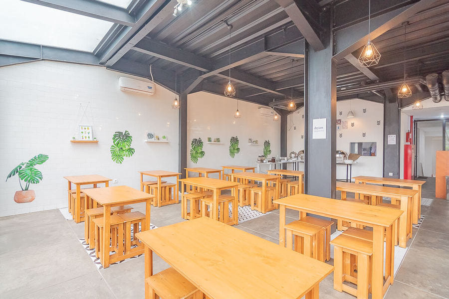 RedDoorz Premium @ HOTEL HEBAT