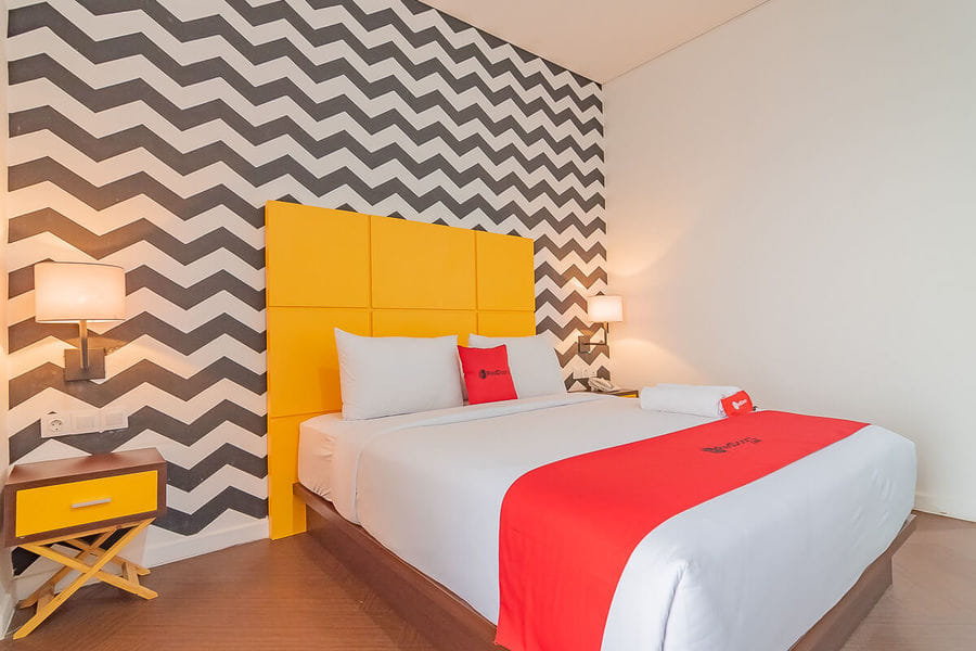 RedDoorz Premium @ HOTEL HEBAT