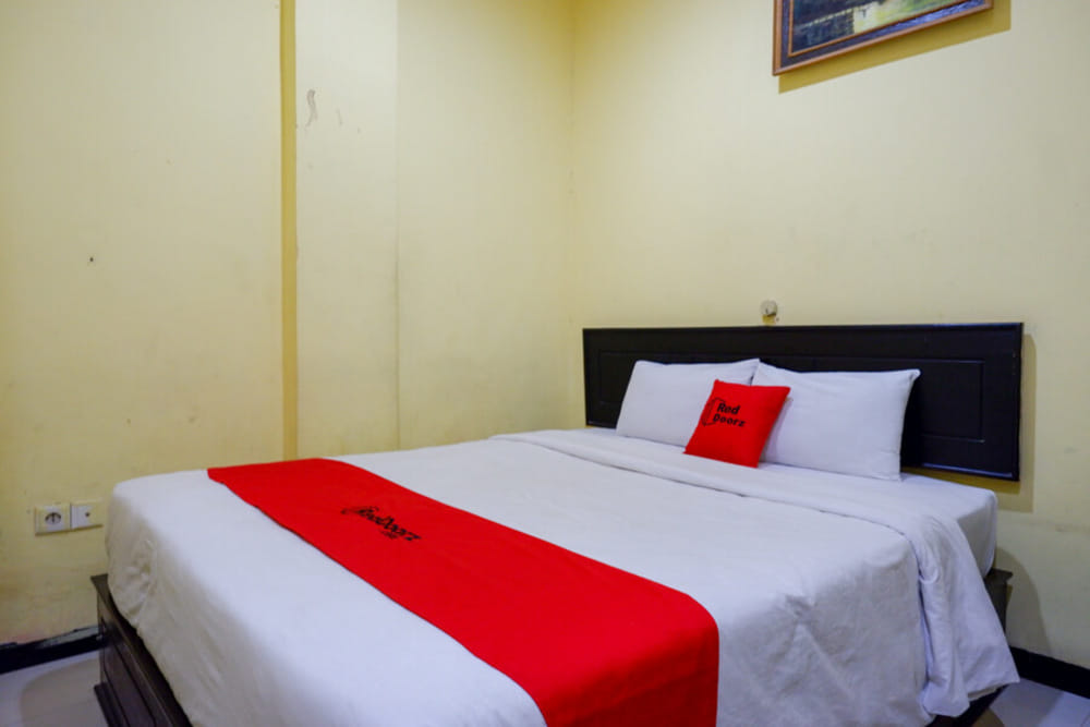 RedDoorz Superior Room