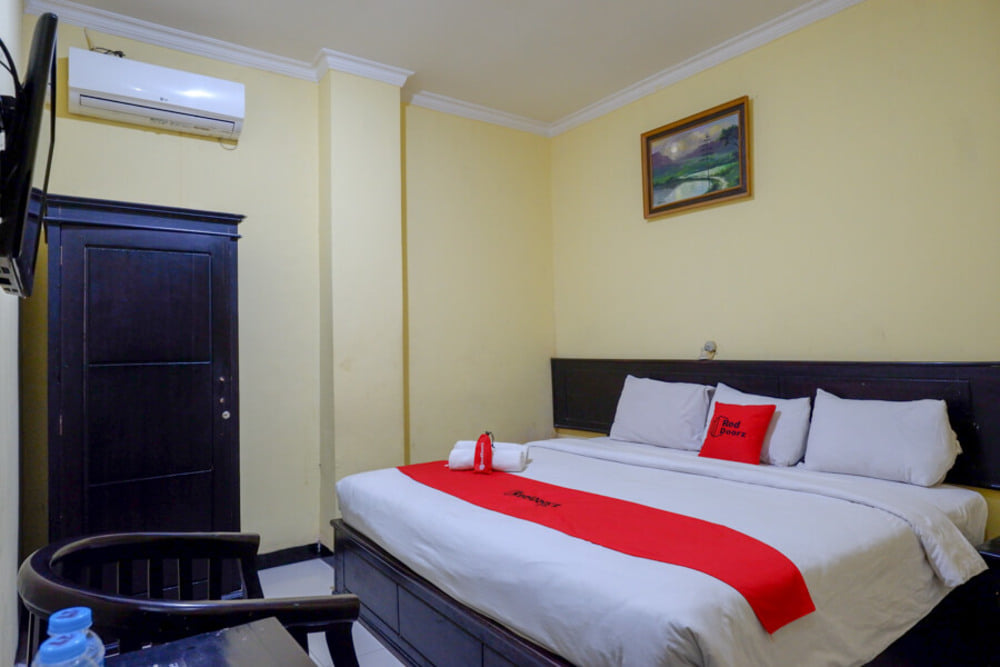 RedDoorz Deluxe Room