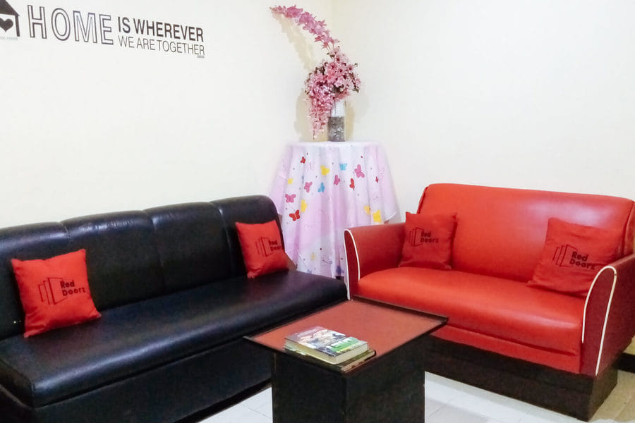 RedDoorz near Baclay Drive Super Metro