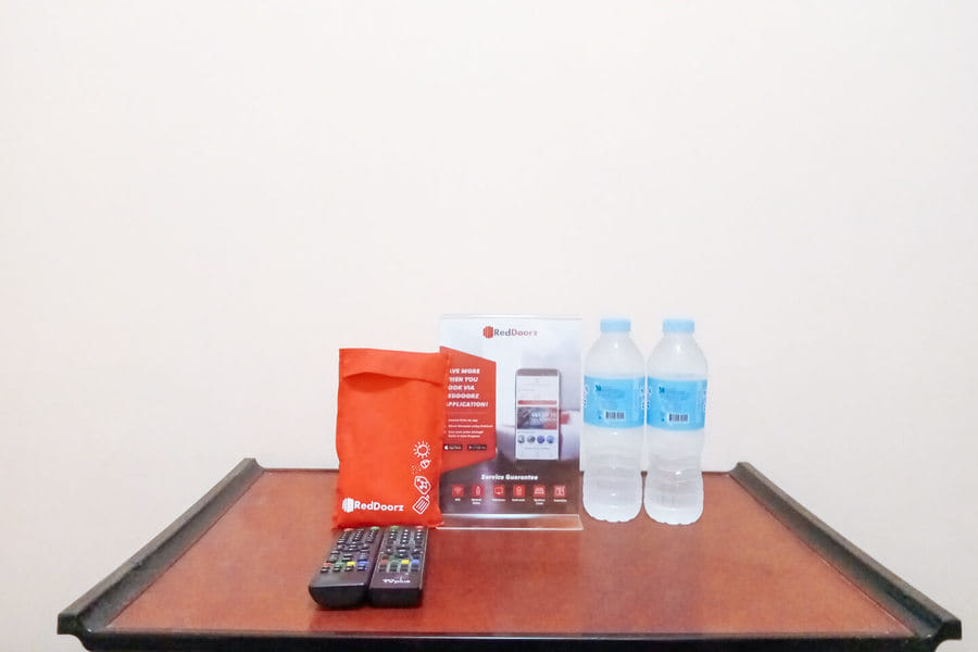 RedDoorz near Baclay Drive Super Metro