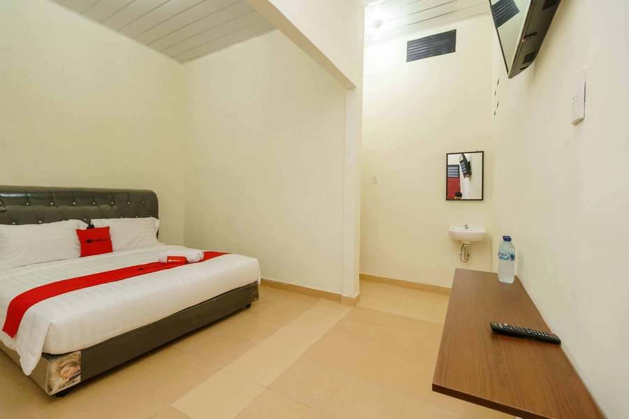 RedDoorz Plus @ Setiabudi Medan 4