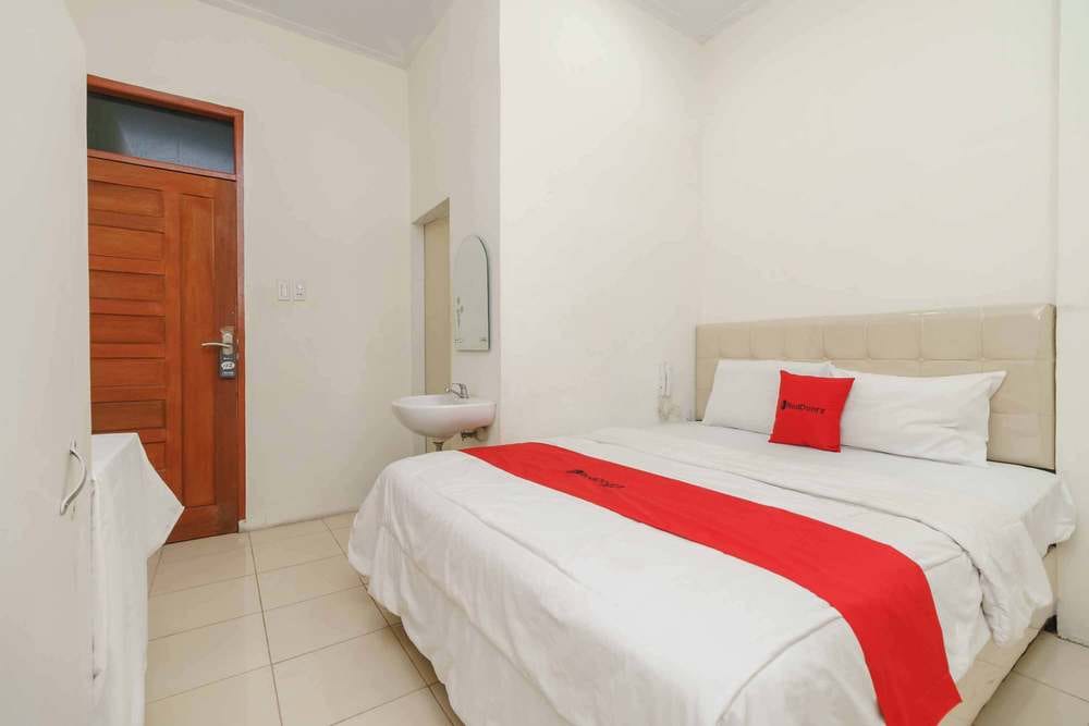 RedDoorz Room