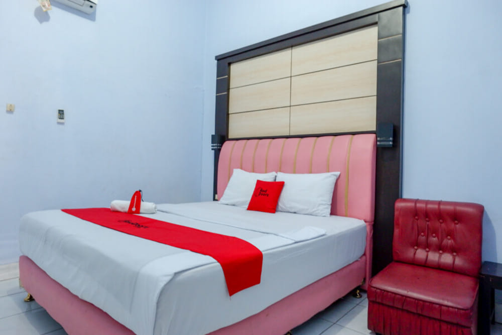 RedDoorz Deluxe Room