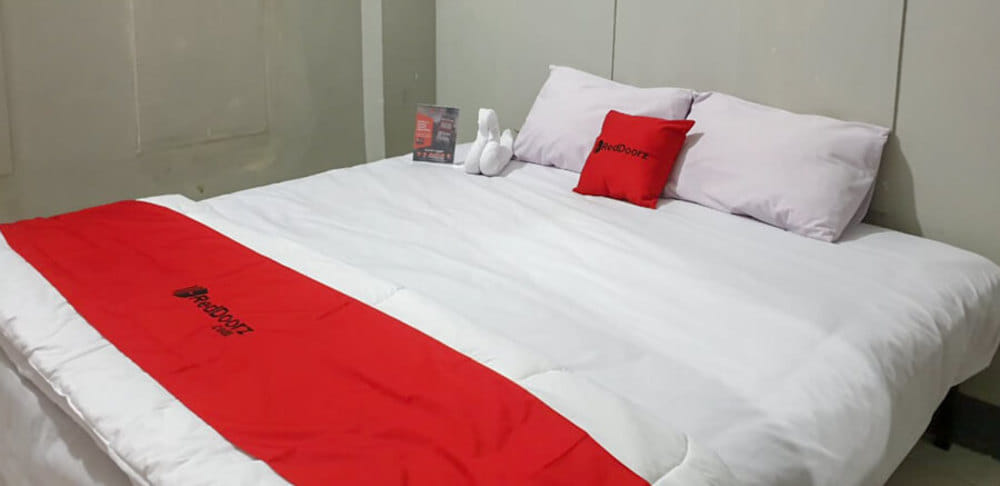 RedDoorz Room