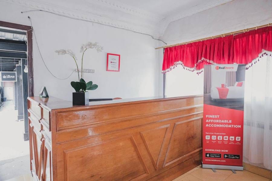 RedDoorz Syariah near Kebun Raya Liwa