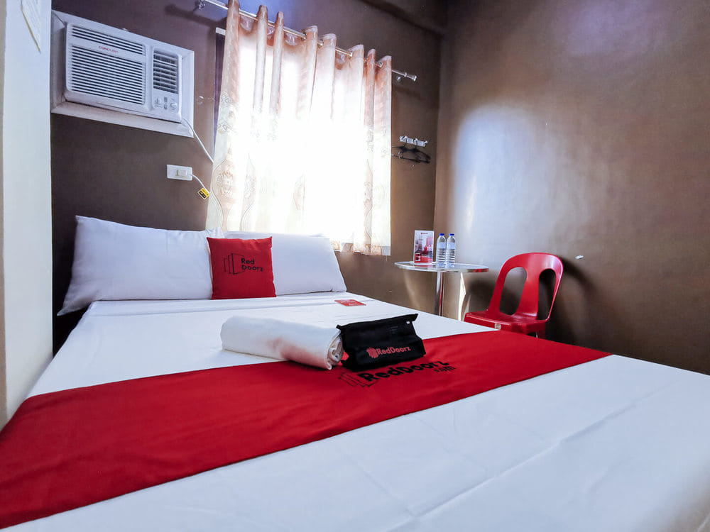 RedDoorz Double Room
