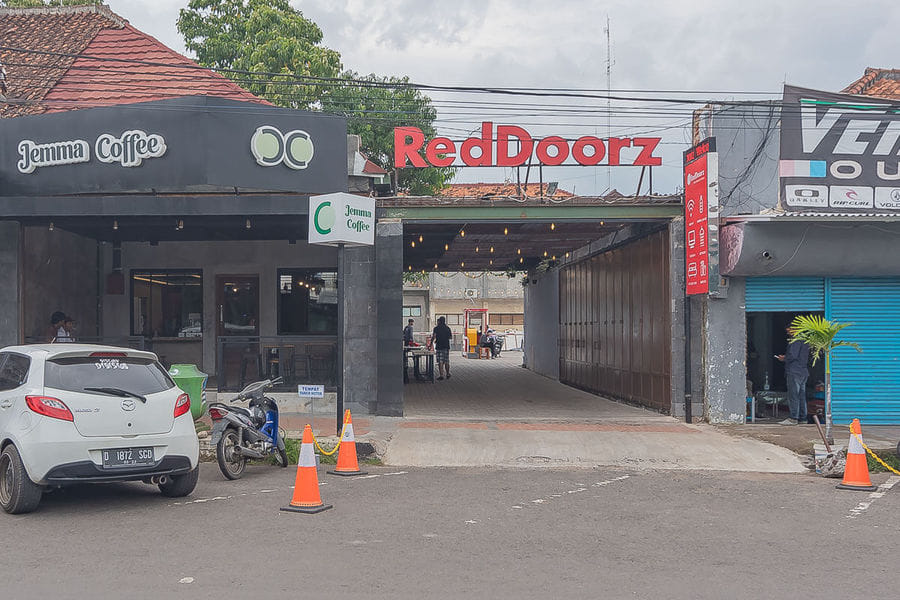 RedDoorz near Alun-Alun Garut