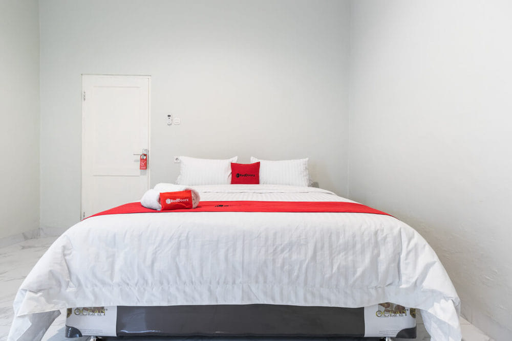 RedDoorz Room