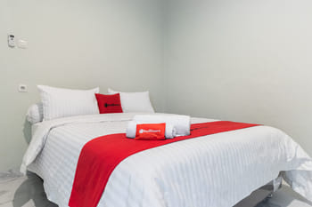 RedDoorz Plus near RS USU Medan 2