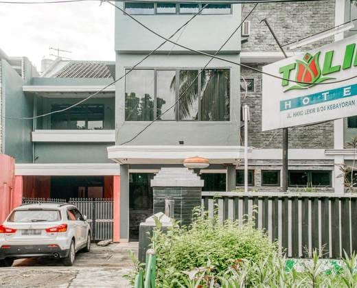 RedDoorz near Plaza Senayan