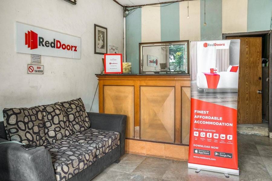 RedDoorz near Plaza Senayan