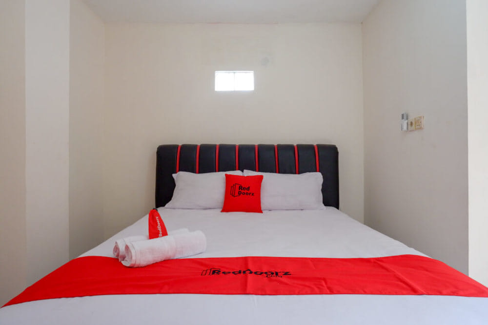 RedDoorz Room